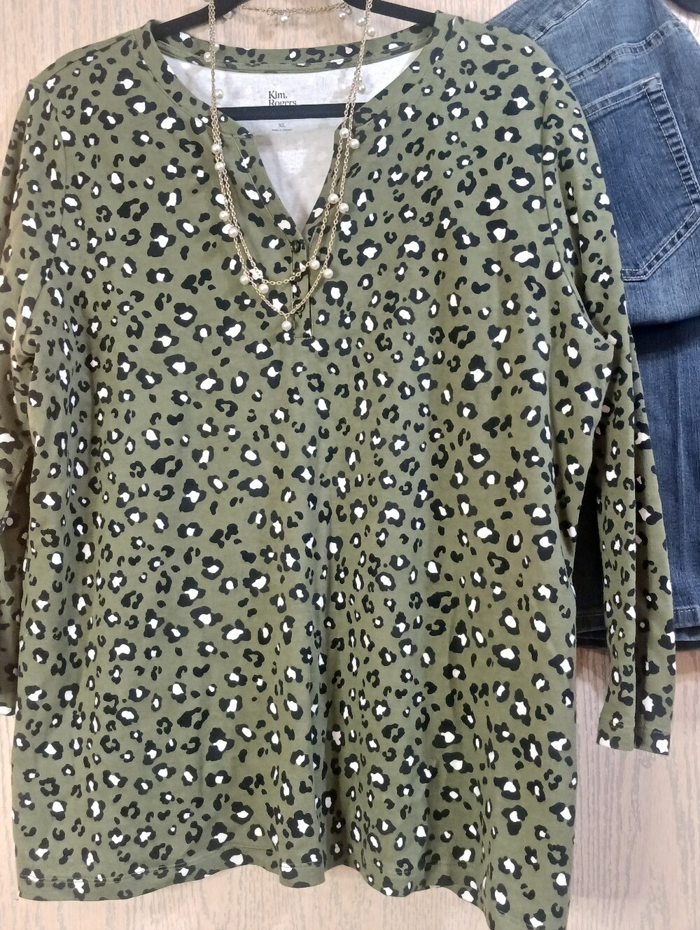 3/$20 💰 Kim Rogers Pullover Olive Green Zebra Leopard-Spot Casual Top XL Cotton - Picture 7 of 7